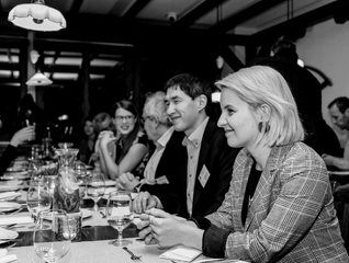 Přidej se k nám: AMO hledá zájemce a zájemkyně na pozice STÁŽISTA/KA VÝZKUMNÉHO CENTRA a STÁŽISTA/KA PR A KONFERENČNÍHO SERVISU