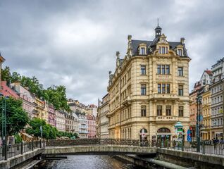 The socioeconomic impacts of renewable energy in EU regions