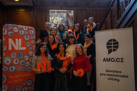 Členky networku diskutovaly s Minou Noor, Merel de Coninck a Roos van der Leij o proměnách vztahů mezi západní a střední Evropou