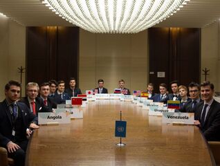 TZ - Zastavte jaderný program a zmírníme sankce, vyzvali středoškoláci KLDR