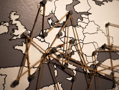 Propojení V4 a dalších regionálních expertních sítí & průzkum budoucího potenciálu EU koalic: V4 a Benelux