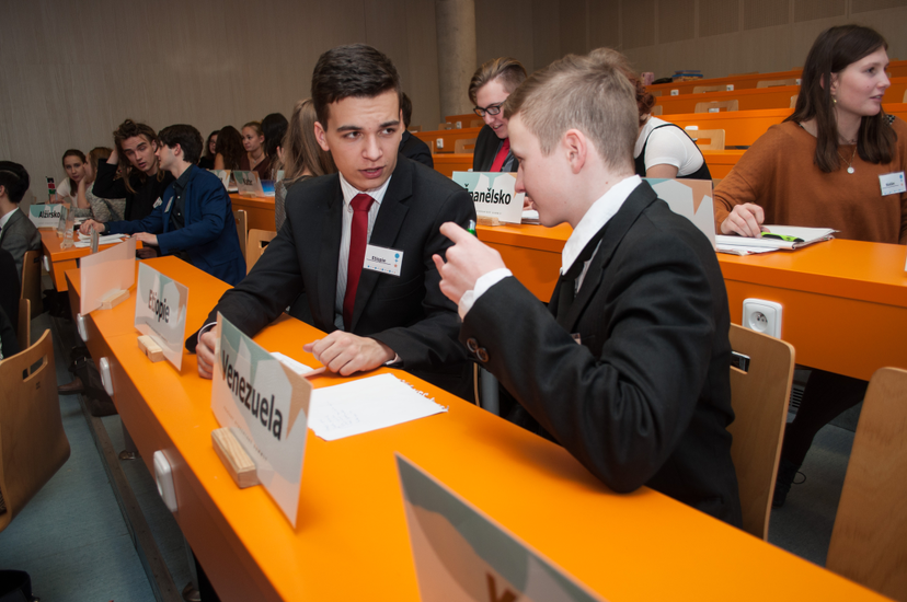 TZ - Budoucnost patří studentům. O tom, jak bude vypadat, rozhodli oni sami na předvánočním setkání Pražského studentského summitu