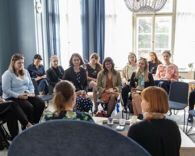 V čem se můžeme inspirovat od Finského přístupu k bezpečnosti a obraně? Členky networku diskutovaly s Minnou Ålander